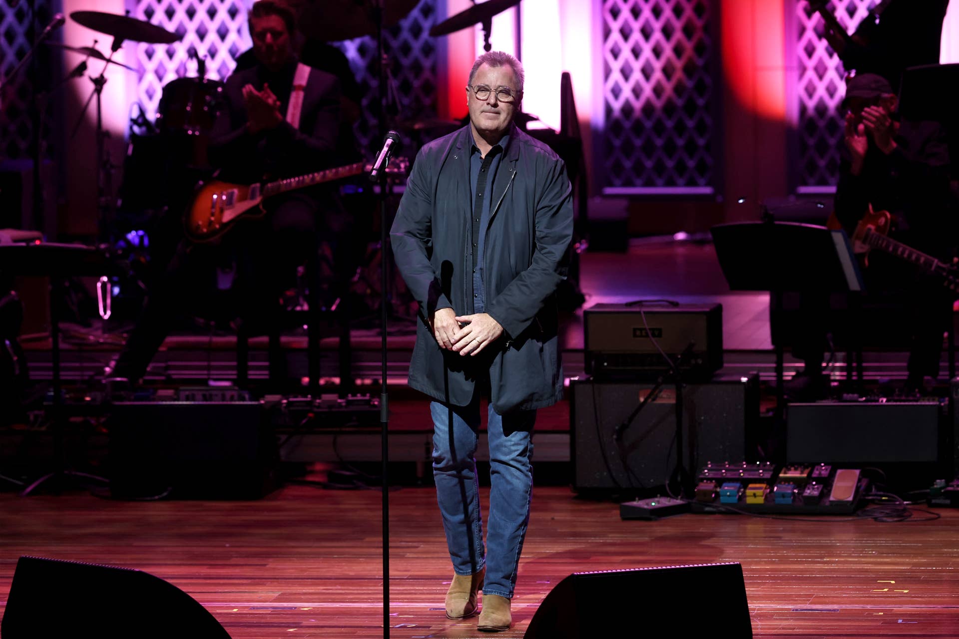 Vince Gill Fights Back Tears During Dolly Parton Tribute - Men's Journal