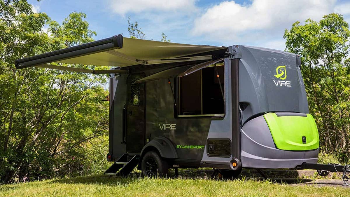 This 19-Foot Camper Packs a King-Size Bed and Off-Grid Power Into 3,670 Pounds