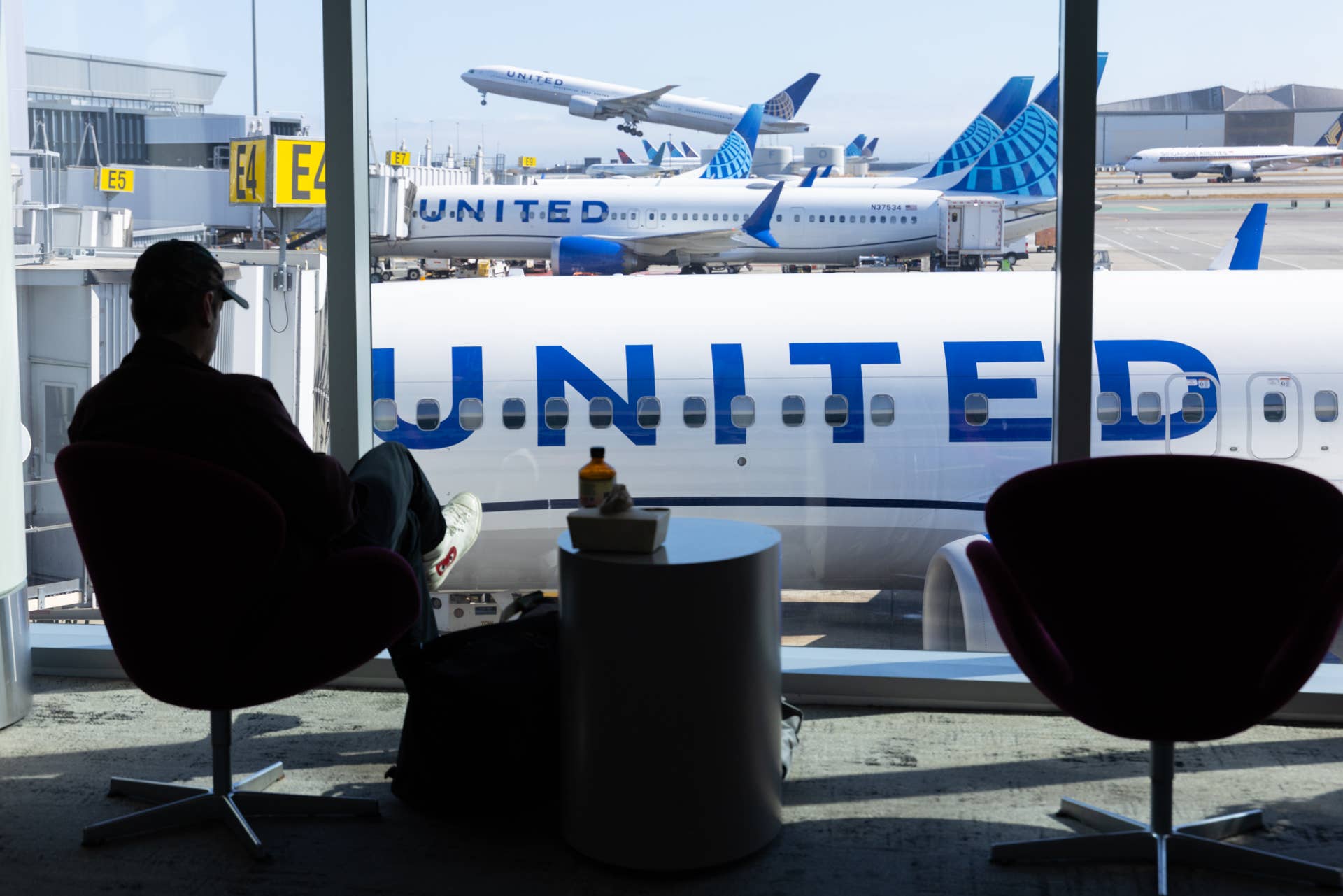 United Airlines CEO Defends Unpopular Policy