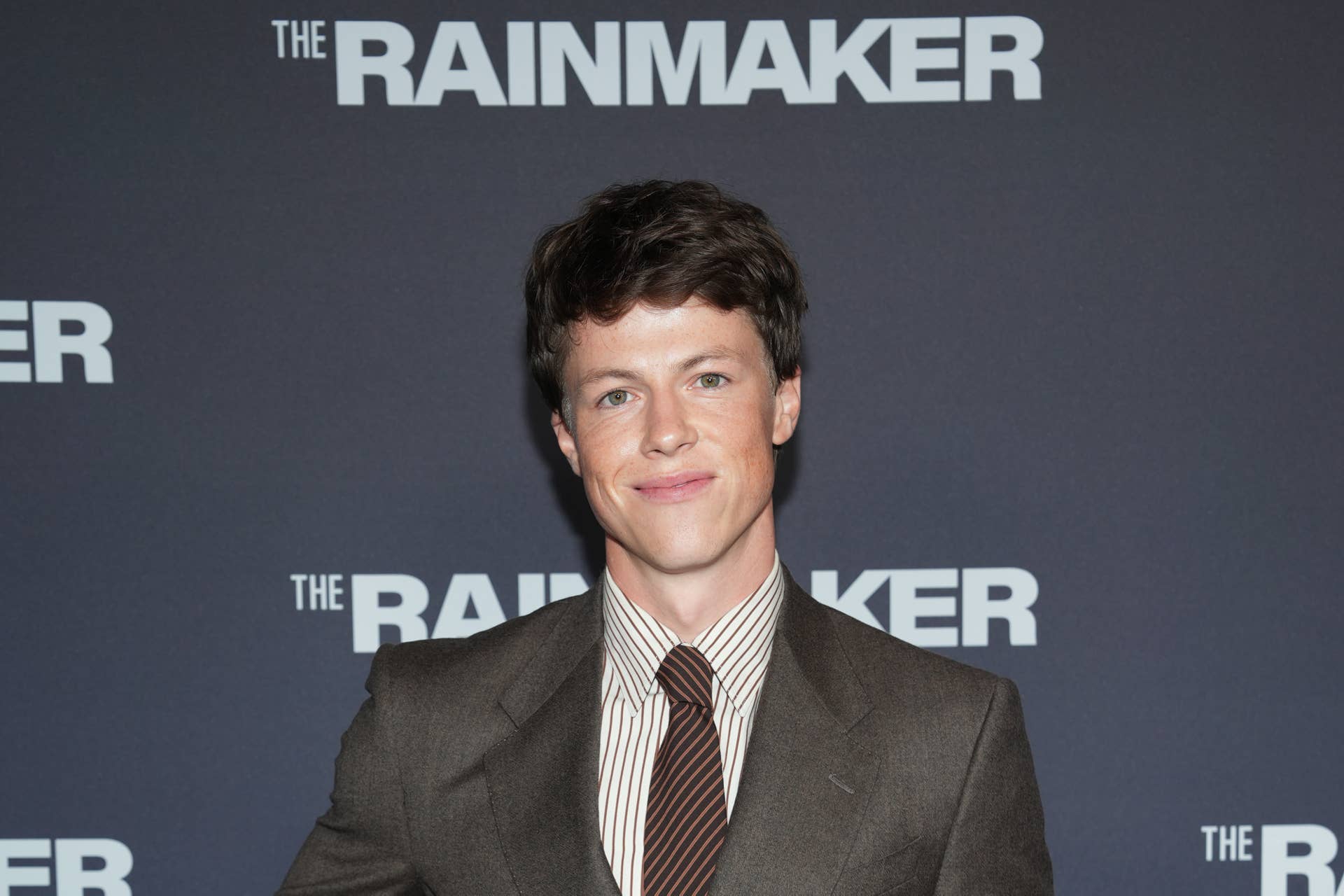 'The Rainmaker' 2-ci mövsümün pərdəarxası: Milo Callaghan dramın baş rolunda, Rudy Baylor obrazına girmək və Matt Damon-u əvəz etmək haqqında