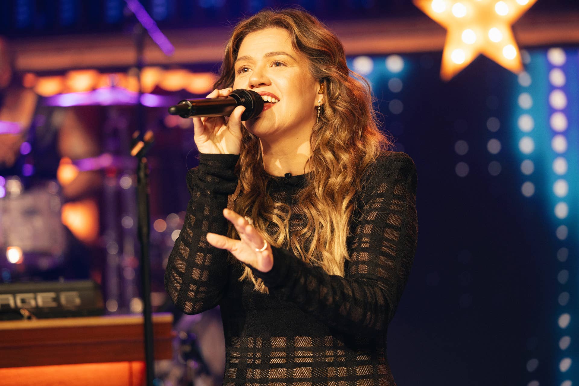 Sara Haines Says Kelly Clarkson Went ‘Nuclear’ as Brooklyn Store ...