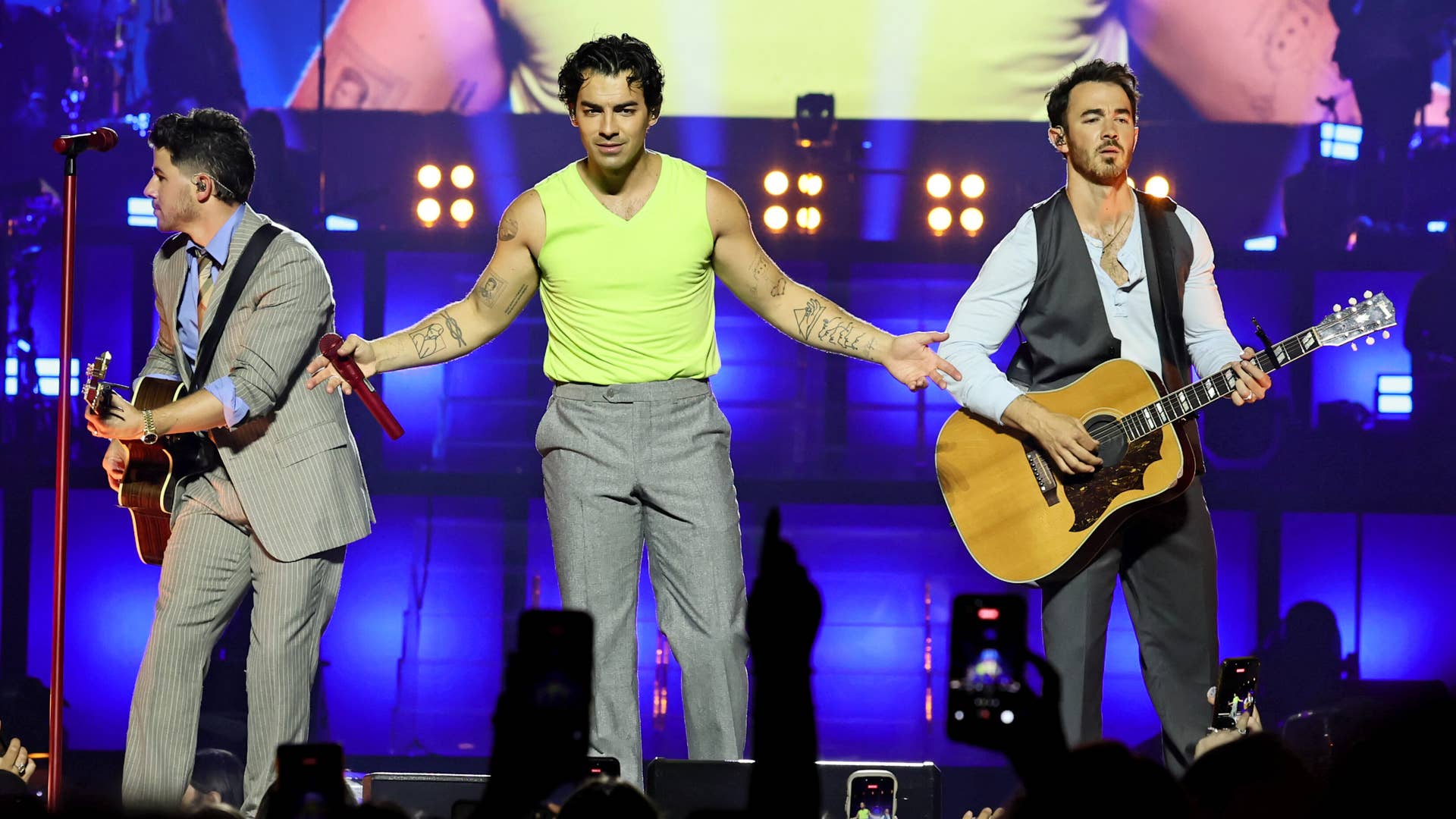 Yeni güləş çempionu titul qazandıqdan cəmi bir saat sonra Jonas Brothers konsertində iştirak edib