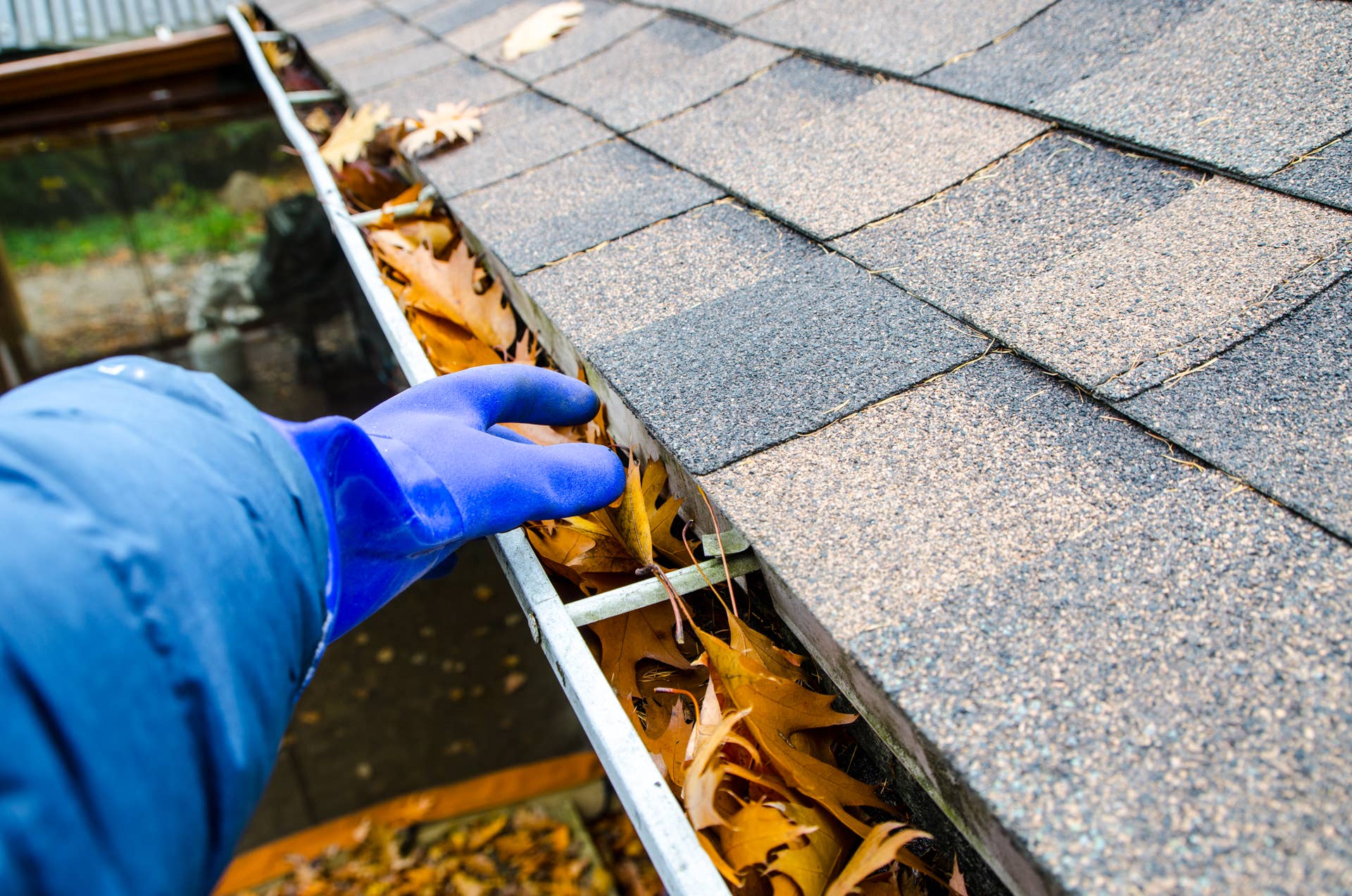 How to Tell If Your Gutters Are Clogged: 7 Warning Signs - Men's Journal
