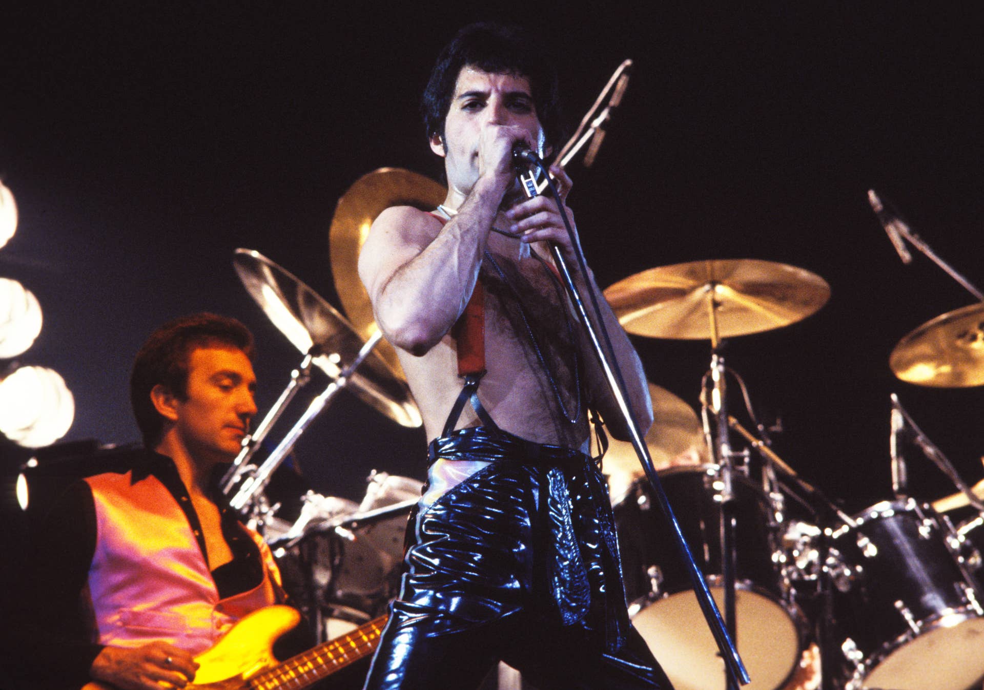 Transparente Post Its 49 Years Ago Today: Legendary Rock Band Queen Released the Album That's ...