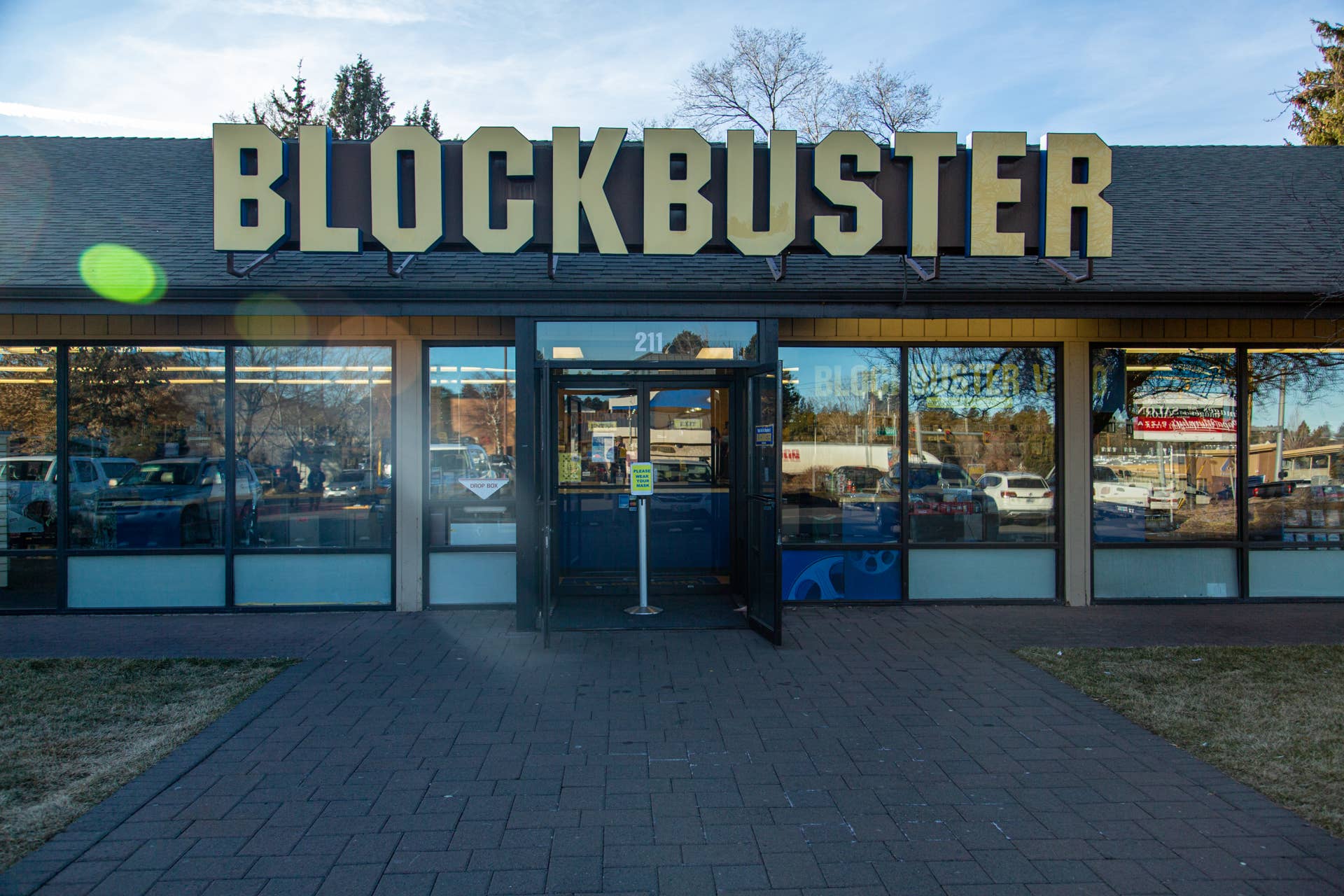 Blockbuster Turned Down a Chance to Buy Netflix in 2000 - Men's Journal