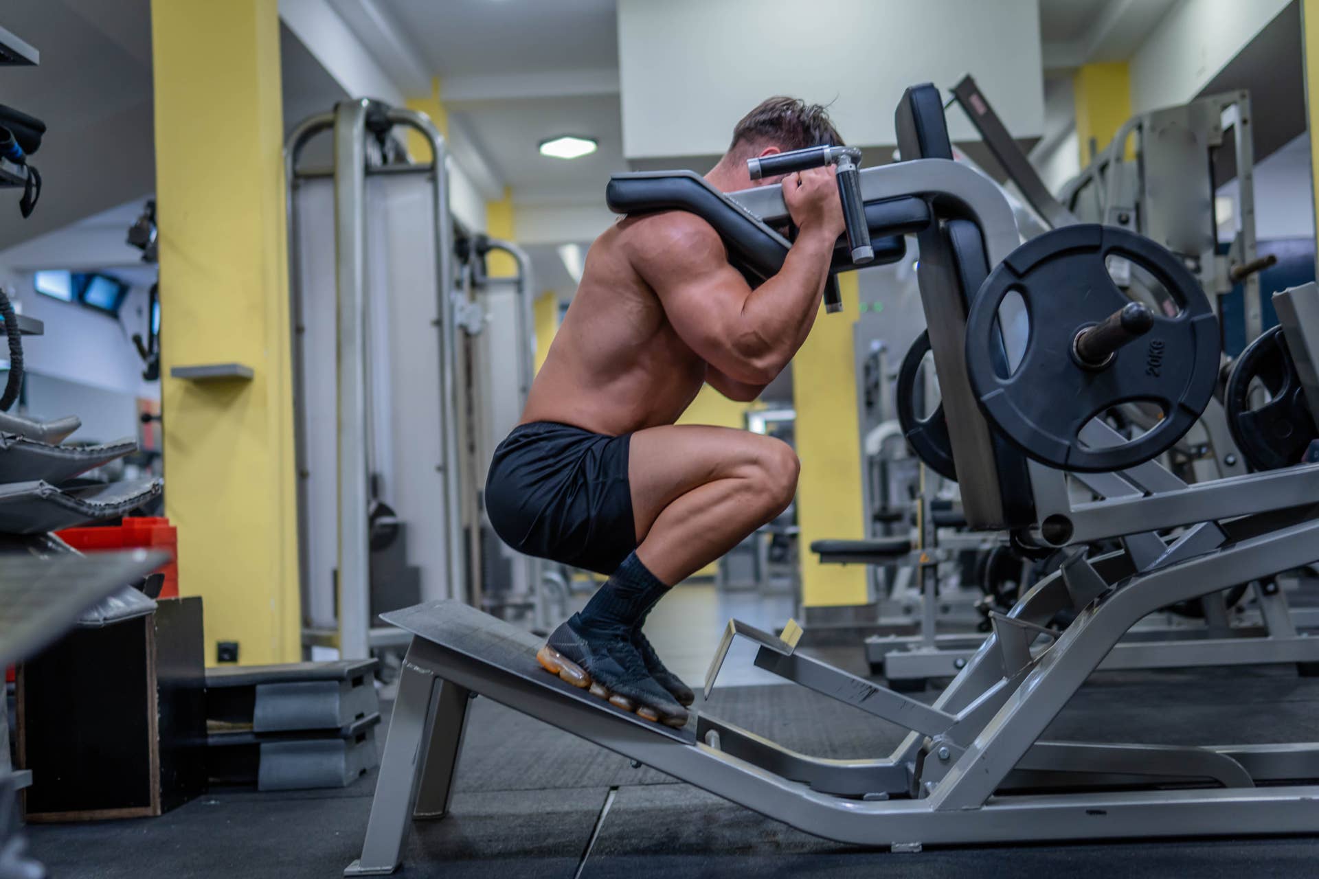How to Do Reverse Hack Squats for a Stronger Posterior Chain - Men's ...