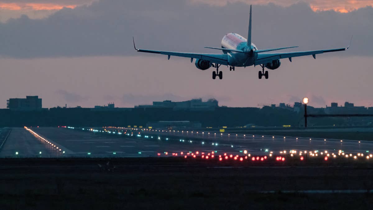 Thanksgiving Flights Cost Nearly $500 Per Person With Checked Bags, and Booking Time Is Running Out