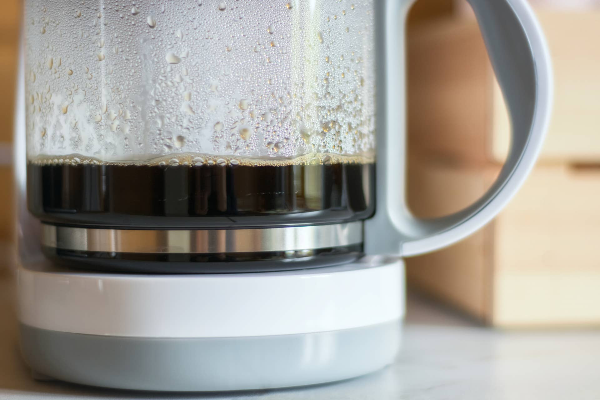 Cleaning Your Coffee Maker With Vinegar? The Holiday Mistake You’ll ...
