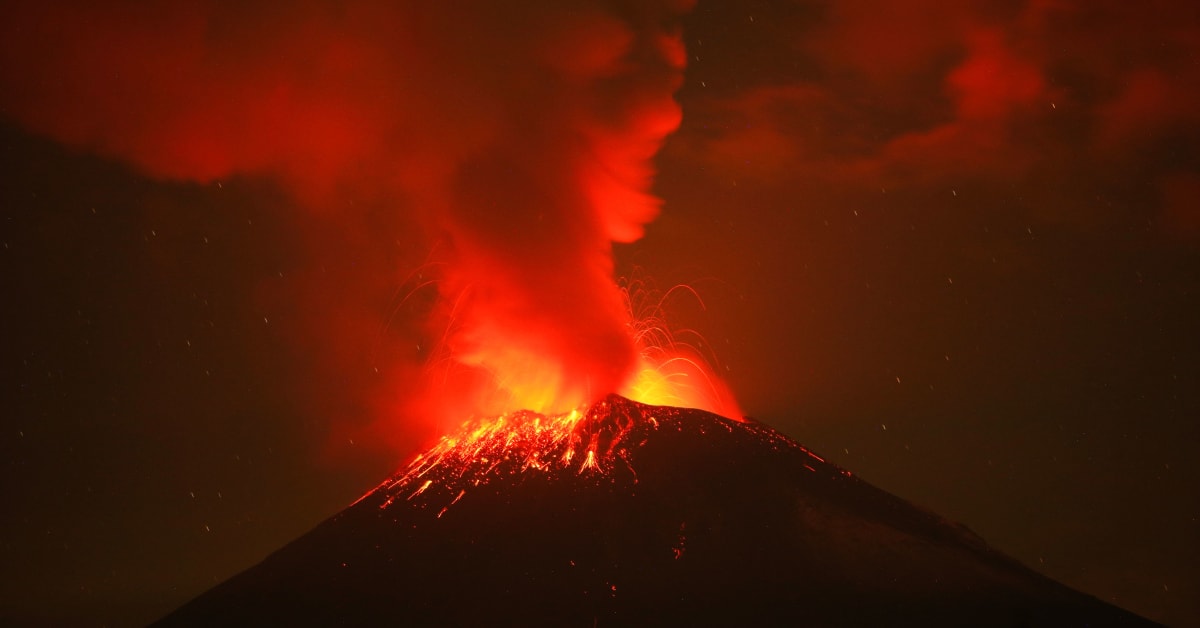Millions in Mexico Face Evacuation Threat From Volcanic Eruption - Men ...