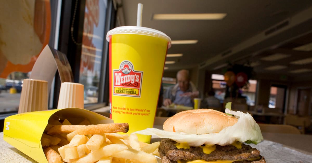 Wendy’s Offering DirtCheap Jr. Bacon Cheeseburgers This Week Men's