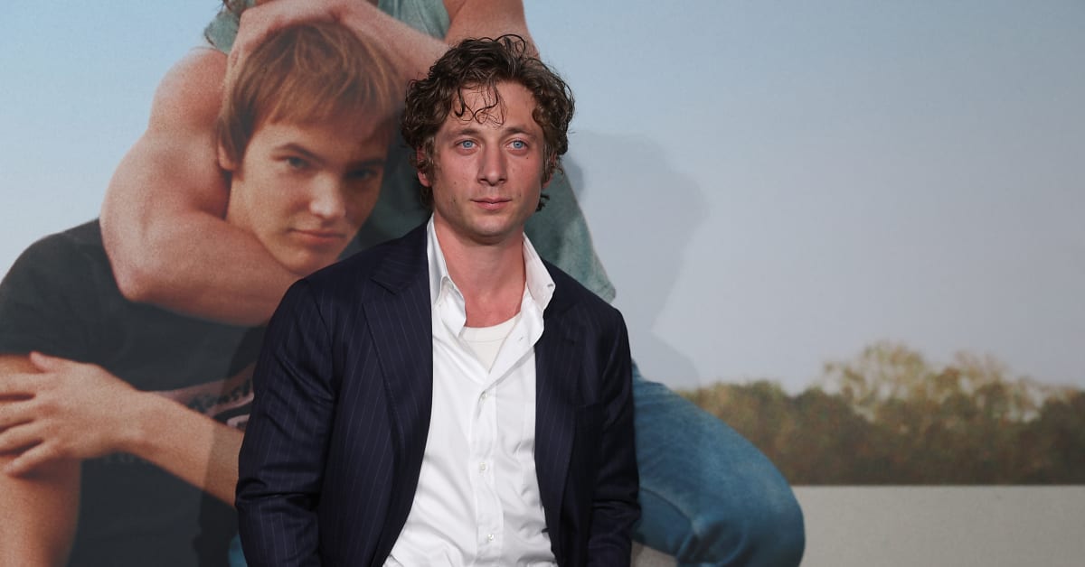 Jeremy Allen White ‘Didn’t Want to Stand Near’ Zac Efron While Filming