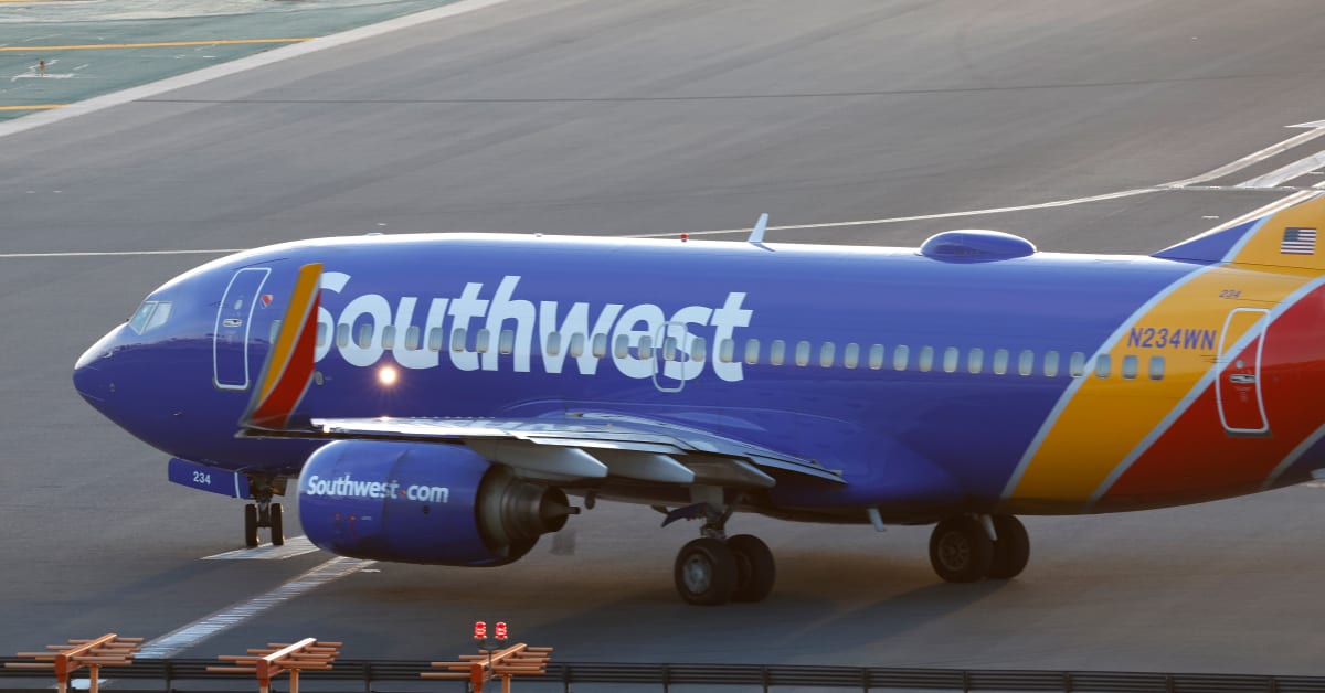 Expert Blasts Southwest Airlines - Southweset Airlines At San Diego International Airport 