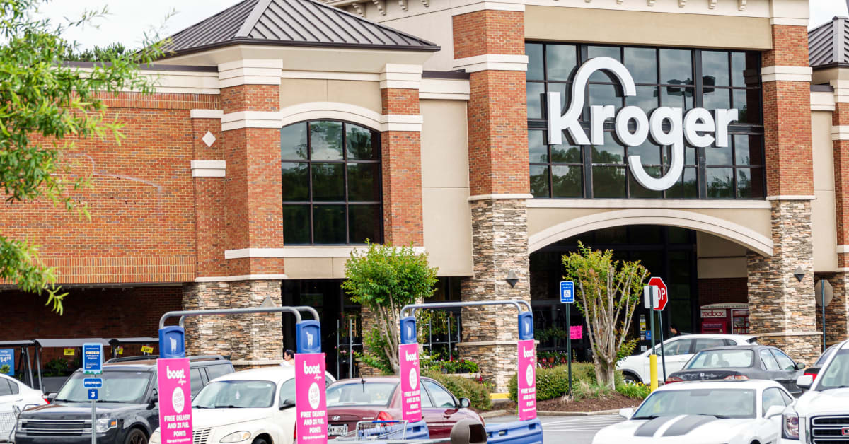 Four Metro Atlanta Kroger Stores - Atlanta Georgia Kroger Grocery Store Parking Lot With Designated Spaces For Boost Customer Pick Up 