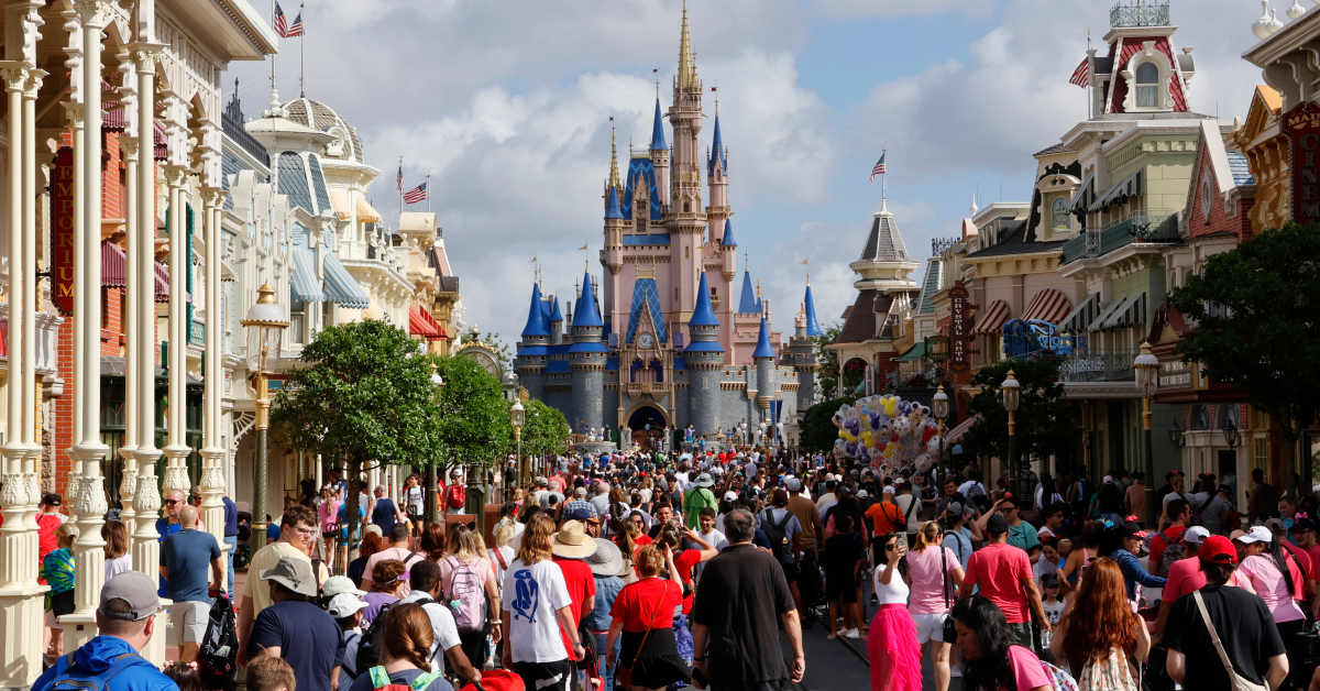 Walt Disney World Issues Temperature - Magic Kingdom At Walt Disney World In Orlando Florida