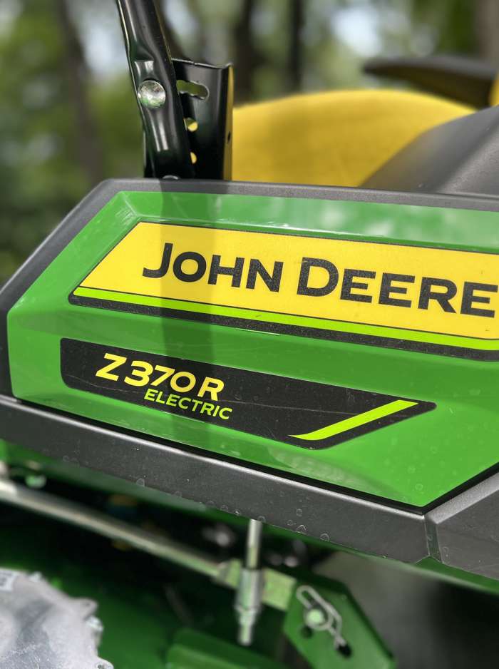 John deere electric riding lawn mower clearance