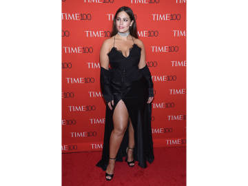 Ashley Graham Steals the Show in Yellow Bikini Pics… 