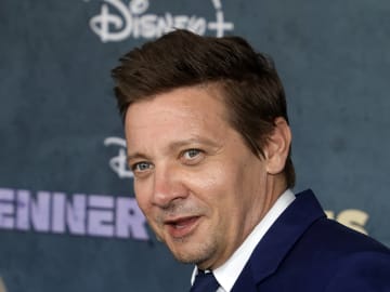Jeremy Renner Shares Gruesome Details From Near-Fatal… 