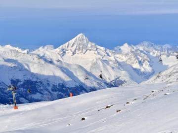 5 People Found Dead Near Popular Luxury Mountain… 
