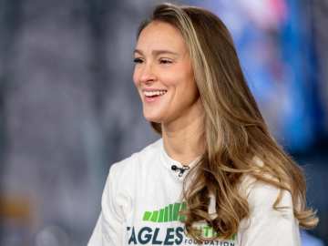 Kylie Kelce Says Says Jason Roasted Her First Pick-Up Line on… 