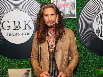 Rare Aerosmith Reunion: Steven Tyler Performs Despite Ongoing Vocal Injury … 