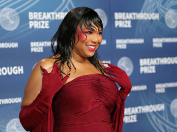 Lizzo Turns Heads in Tight Red Dress After Dramatic Weight… 