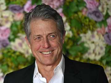 Hugh Grant Calls Out Immigration Officer After Incident at… 