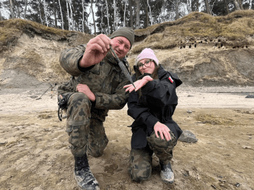 Couple Finds Incredible Ancient Weapon on Beach… 