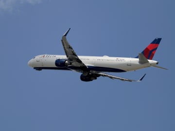 Multiple Delta Air Lines Flights Make Emergency… 