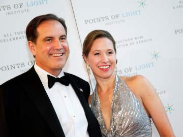 Meet the Wife of CBS Golf Announcer Jim… 
