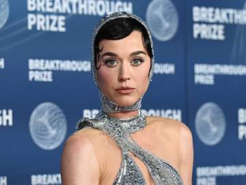 Katy Perry Kisses the Earth After Blasting Into… 