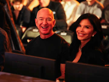 Jeff Bezos Had Embarrassing Moment Greeting Girlfriend After… 