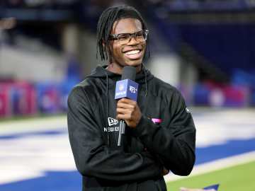 Travis Hunter Defended Girlfriend Turned Fiancee Leanna… 