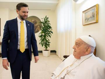 Pope Francis Death: Last Photos With JD Vance, on… 
