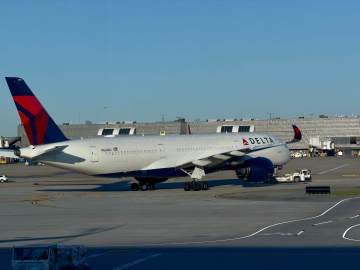 Delta Flight Catches Fire on Tarmac, Causing Emergency… 