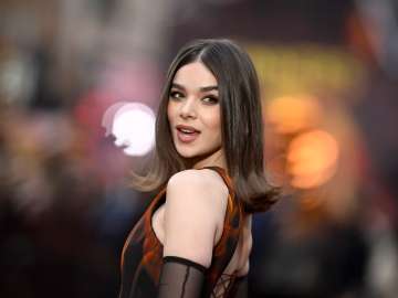 Hailee Steinfeld Grabs Attention in Stunning Outfit Amid 