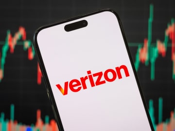 Verizon CEO Warns Customers Amid Tariff… 
