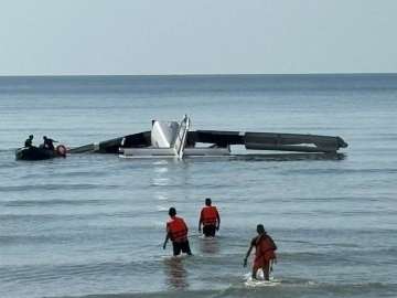 6 Police Officers Dead in Beach Plane… 