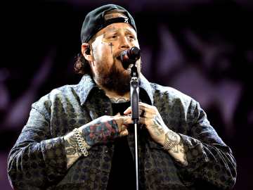 Surprise Jelly Roll Announcement Goes Viral & Fans Are Going… 