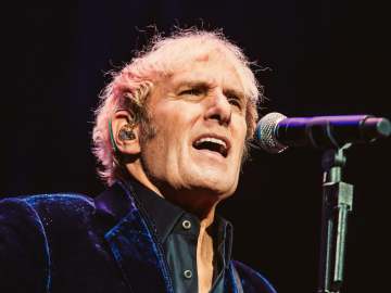 Michael Bolton Breaks Silence on Aggressive Brain… 