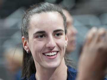 Caitlin Clark Turns Heads With Outfit Before Iowa… 