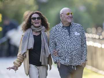 Longtime U.S. Billionaire Publicly Comes Out as… 
