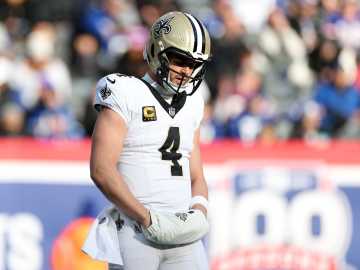 4-Time Pro Bowl Quarterback Derek Carr Suddenly Retires at… 