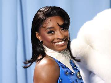 U.S. Star Gymnast Simone Biles Shows Off New… 
