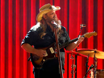 Eagles’ Jordan Mailata Leaves Chris Stapleton Stunned With Surprise Singing Voice… 
