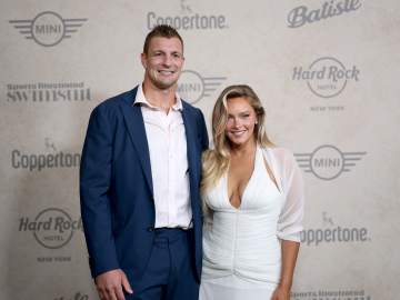 Camille Kostek Reveals Snowmobile Accident With Rob… 
