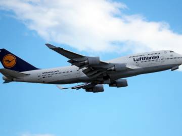 A Flight Carrying 200 Passengers Flew From Germany to Spain Without a… 