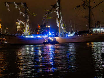 2 Killed After Mexican Navy Ship Crashes Into Brooklyn… 
