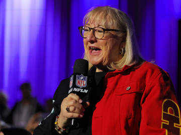 Donna Kelce Sends 2-Word Message After Jason Kelce… 