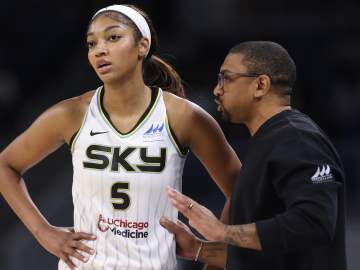 Chicago Sky Coach Sends Bold 
