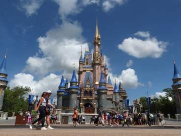 Disney Restaurant PizzeRizzo Closing June… 